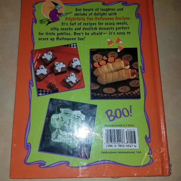 📚 4/$10 Halloween Recipe Cookbook - Picture 2 of 2